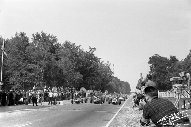 Start_1962_France_01_BC.jpg