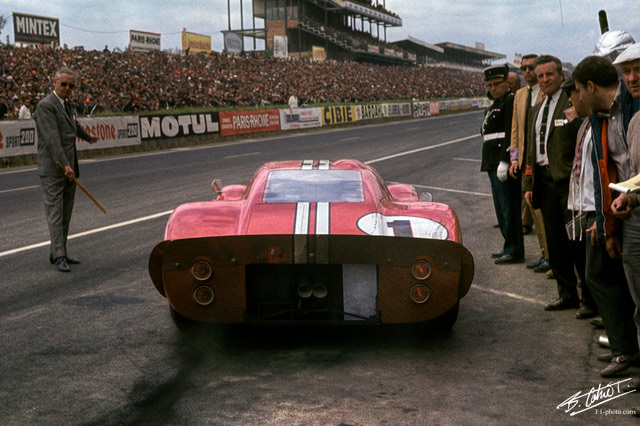 Gurney-Foyt_1967_LeMans_02_BC.jpg