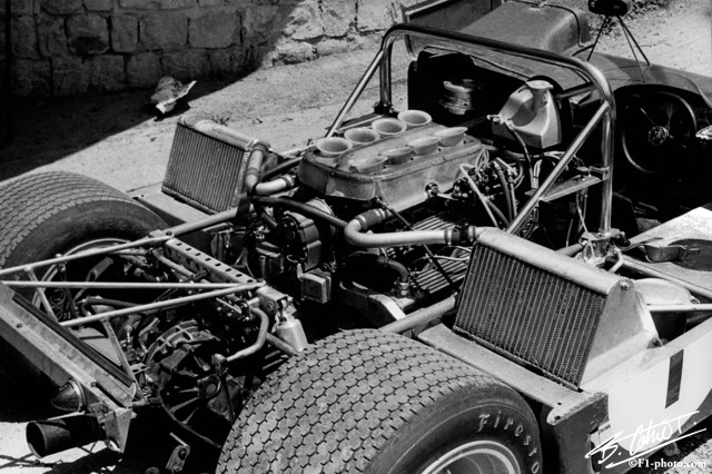 Engine-Alfa_1971_Targa_01_BC.jpg