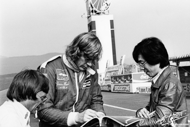 Hunt-Ecclestone_1976_Japan_01_BC.jpg