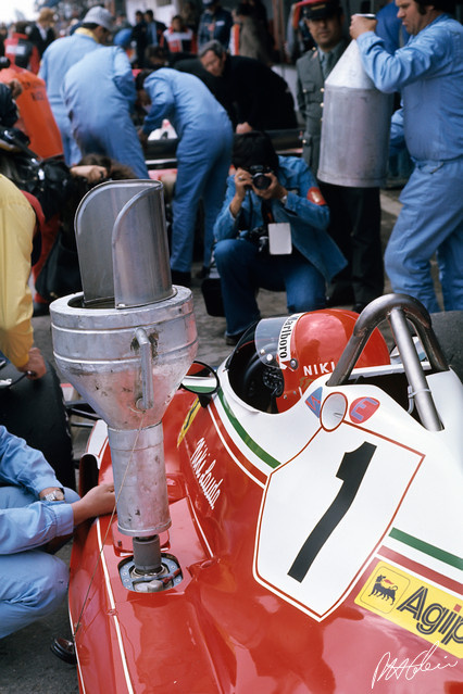 Lauda_1976_Spain_05_PHC.jpg