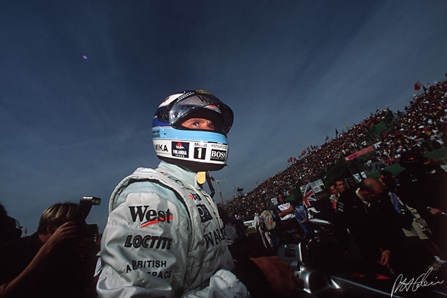 Hakkinen_1999_Japan_02_PHC.jpg