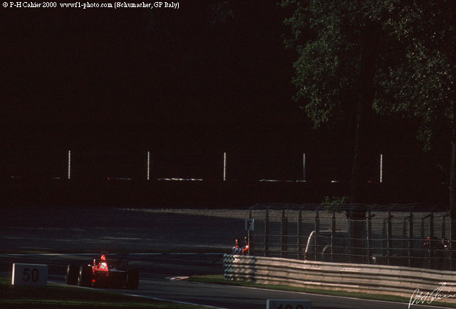 Schumacher_2000_Italy_05_PHC.jpg