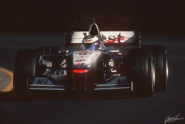 Hakkinen_2001_Australia_02_PHC.jpg