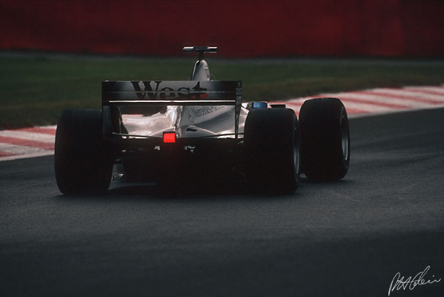 Hakkinen_2001_Belgium_01_PHC.jpg