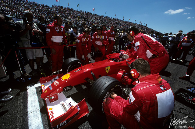 Schumacher_2001_France_04_PHC.jpg