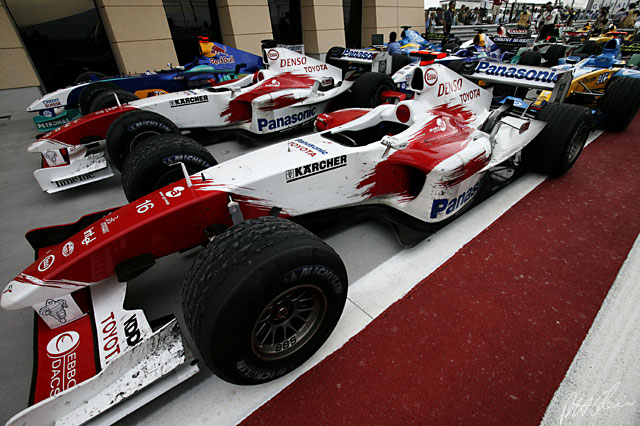 Toyota_2004_Bahrain_01_PHC.jpg