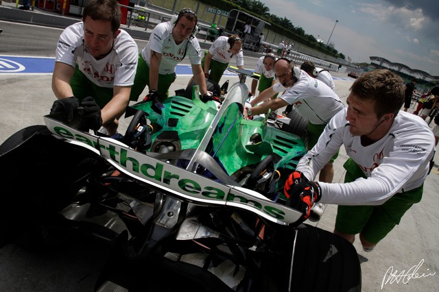 Barrichello_2008_Malaysia_02_PHC.jpg