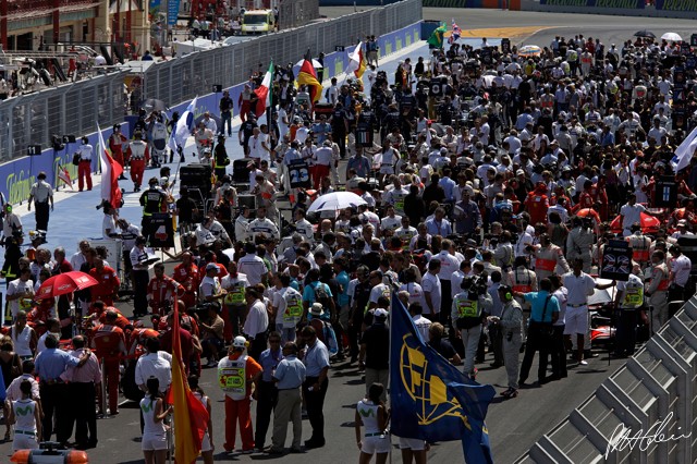 Starting-grid_2008_Valencia_01_PHC.jpg