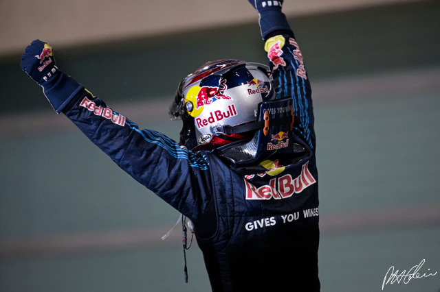 Vettel_2009_Abu-Dhabi_27_PHC.jpg