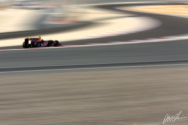 Vettel_2009_Bahrain_13_PHC.jpg