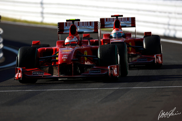 Raikkonen-Fisichella_2009_Japan_01_PHC.jpg