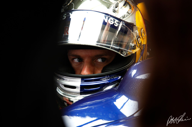 Vettel_2009_Japan_07_PHC.jpg