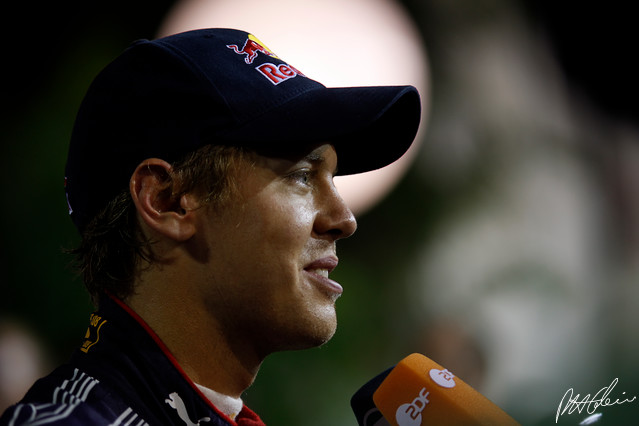 Vettel_2009_Singapore_13_PHC.jpg