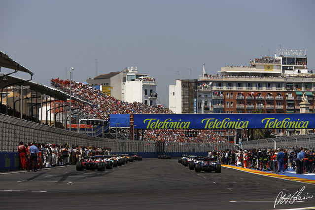 Start-grid_2009_Valencia_02_PHC.jpg