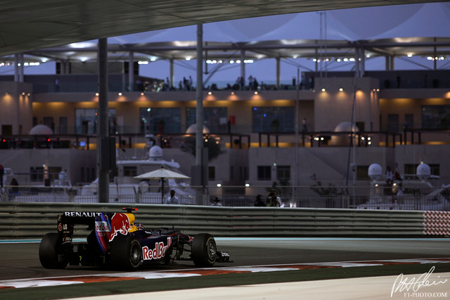 Vettel_2010_AbuDhabi_07_PHC.jpg