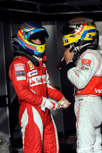 Alonso-Hamilton_2010_Bahrain_01_PHC.jpg