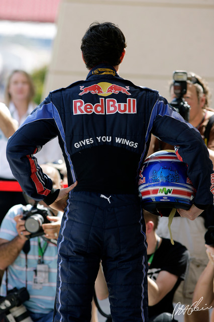 Webber_2010_Bahrain_01_PHC.jpg