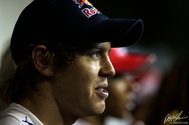 Vettel_2010_Singapore_07_PHC.jpg