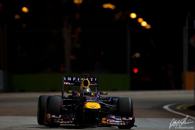 Vettel_2013_Singapore_03_PHC.jpg