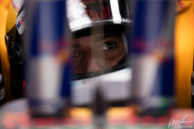 Ricciardo_2017_Spain_07_PHC.jpg